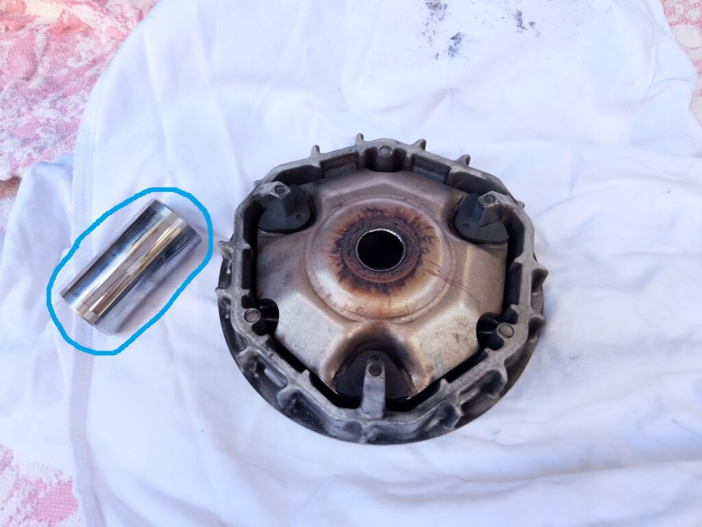 プライマリープーリー裏側とプーリーボス