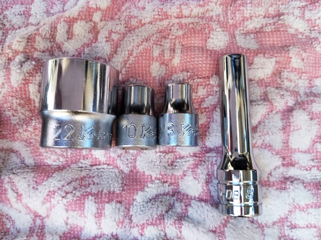 8ミリ、10ミリ、22ミリのソケットレンチ